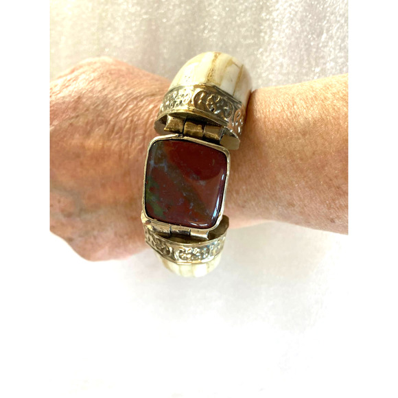 Vintage Bone Ornate Bracelet Red Agate Cabochon Silver Tone Bohemian Pin Closure - Picture 8 of 9